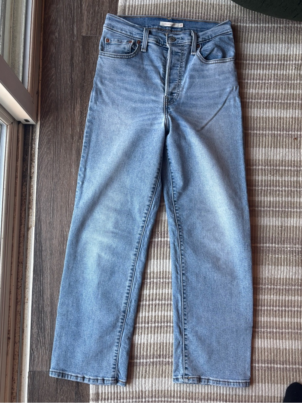 Women’s Levi’s Ribcage Straight Light Blue Jeans size 28